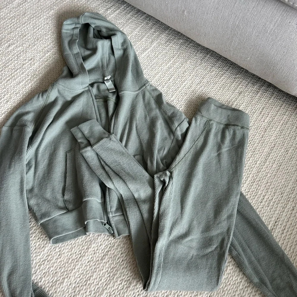 Skims 2-piece Waffle Knit Jacket & Legging Set - Picture 2 of 7